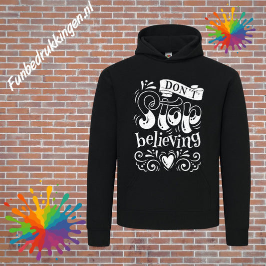 Don’t Stop Believing – Hoodie & T-shirt met karakter